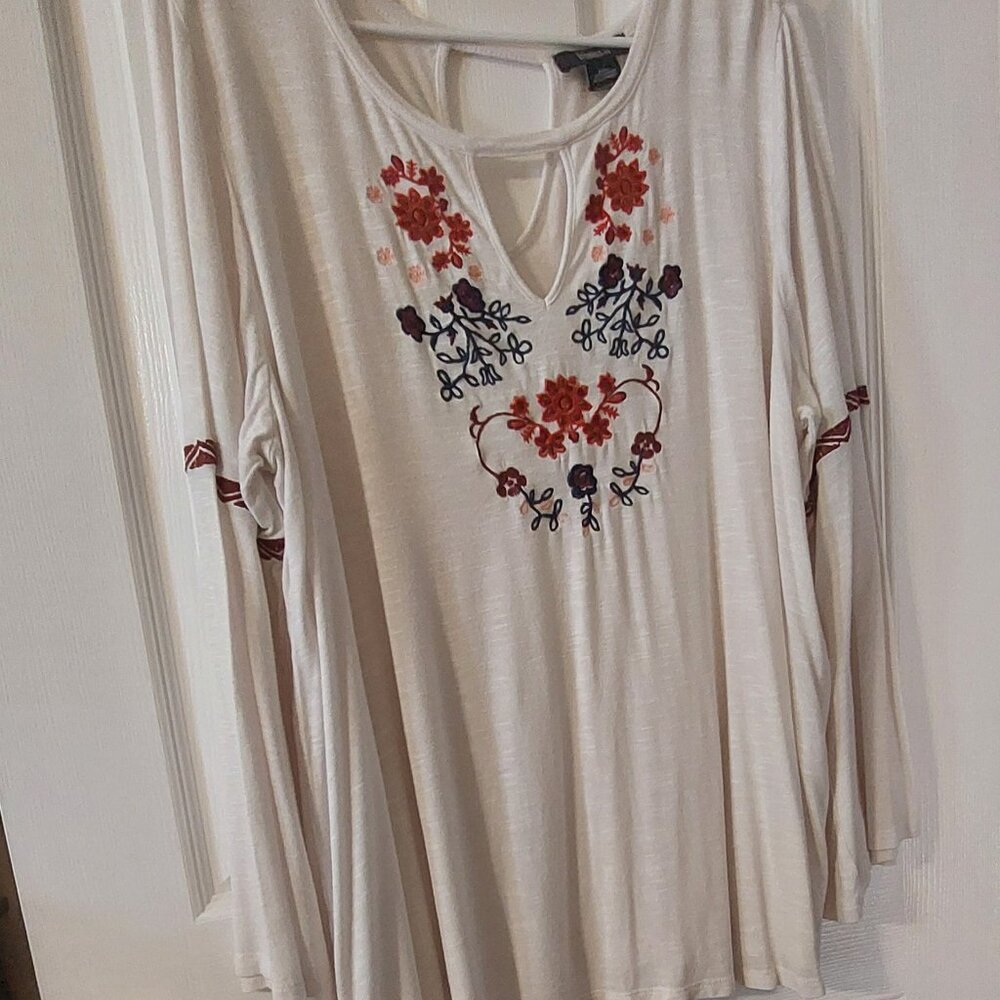 Boho style Tunic Women's Long Sleeve Plus Size 2X Embroidered details